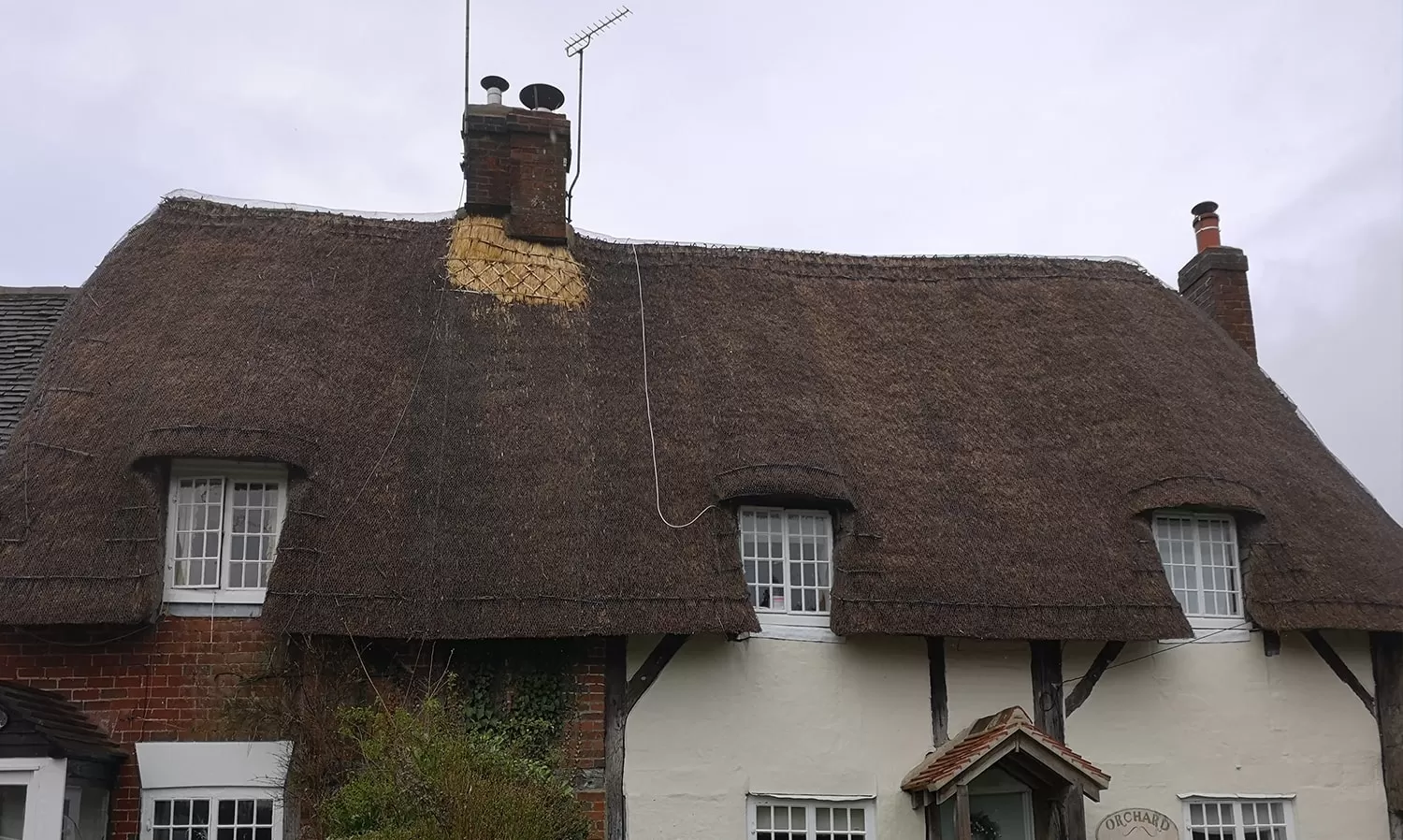 Straw Roof Thatching Services Hampshire, Thatch Roofing UK